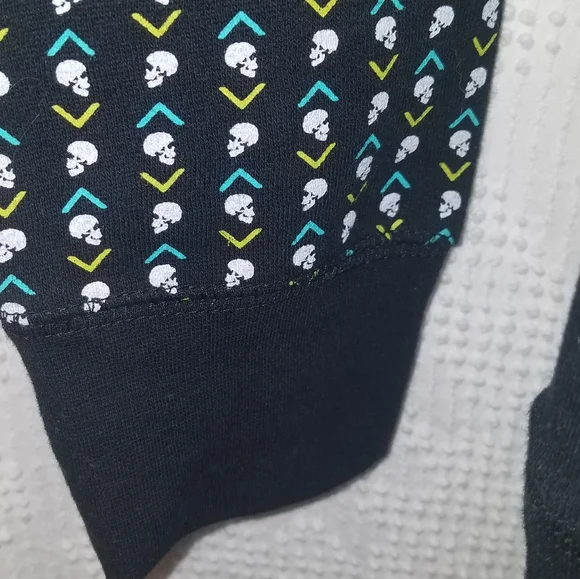 Skull Hoodie - Picture 5 of 6